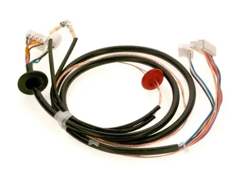 Kabel mit mehreren Leitungen und Steckverbindern, vermutlich von Bosch, für elektrische Anschlüsse oder Komponenten in einem technischen Gerät.